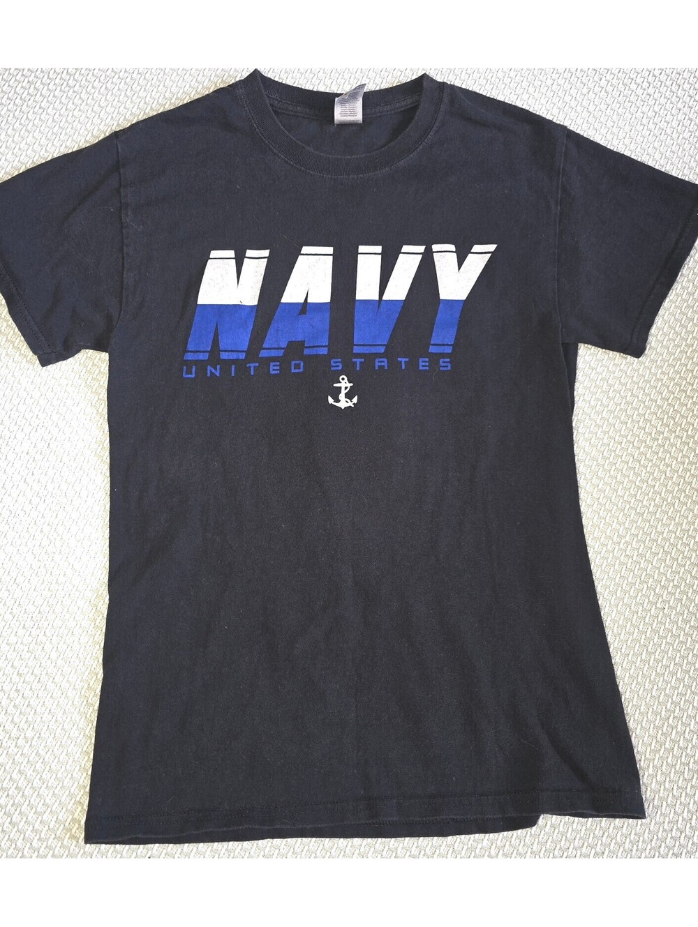 Unisex small US Navy recruit training command division t-shirt